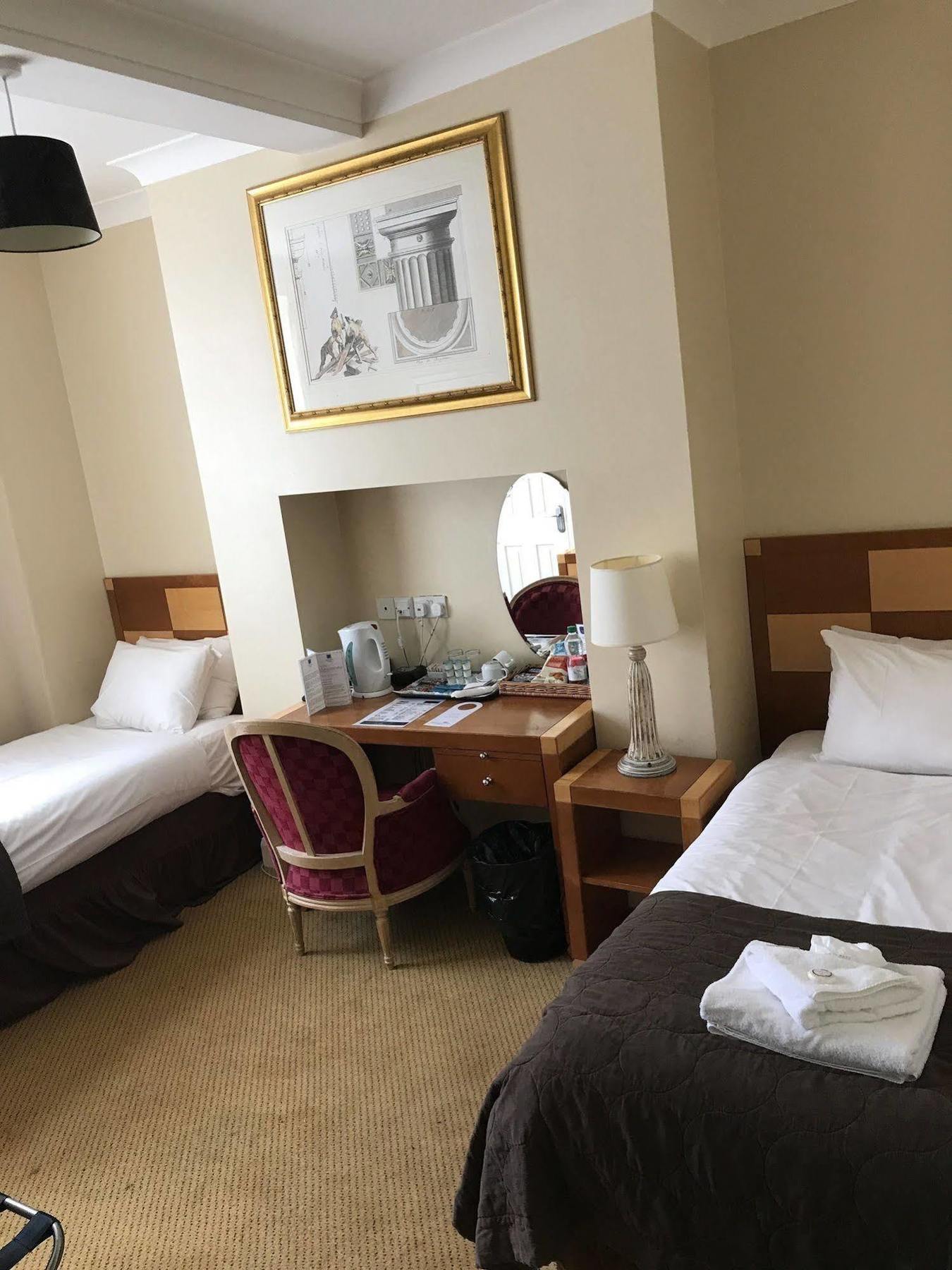 Barrington Lodge Crawley  Eksteriør billede